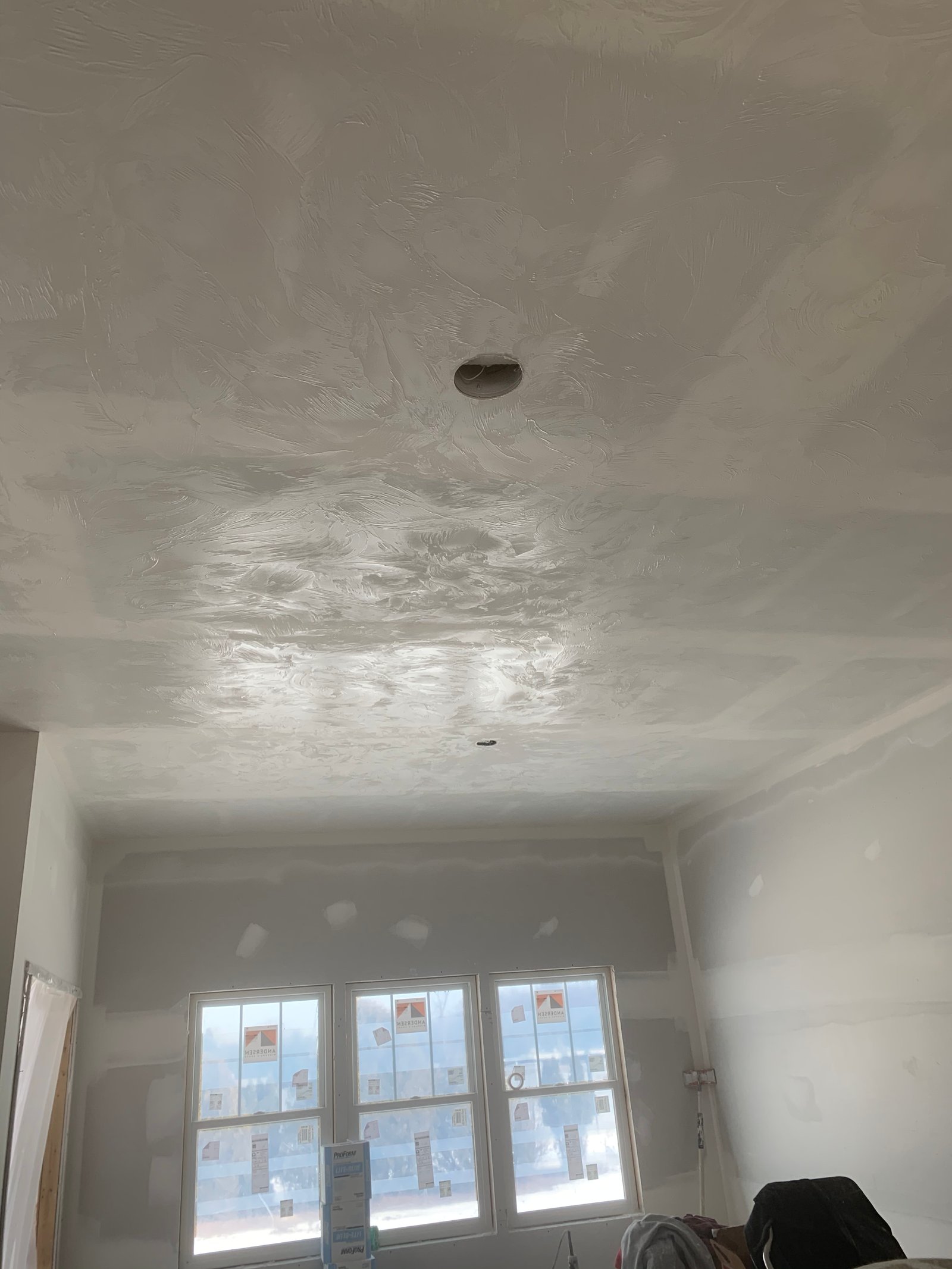 Skip trowel texture finish